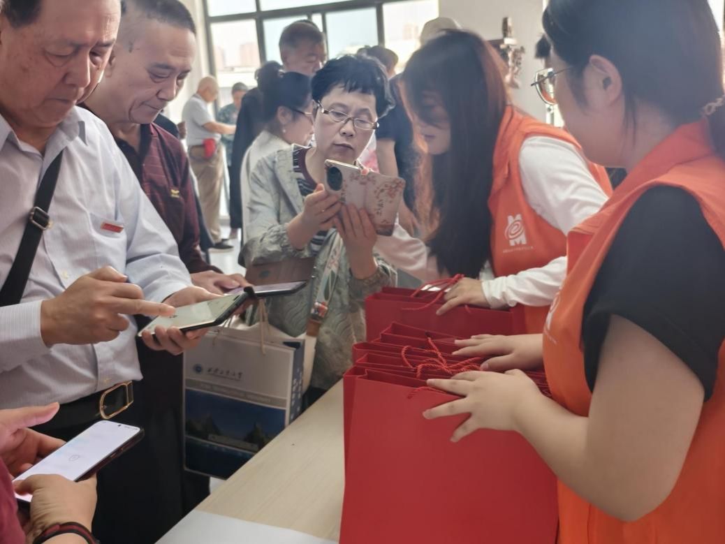 說明: f6a4248c4244e8d5ddf2f6179ac5fd2