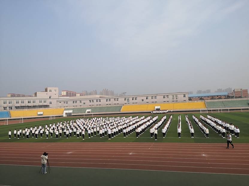 說明: C:\Users\h'p\AppData\Local\Temp\HZ$D.216.2938\HZ$D.216.2949\經(jīng)管學(xué)院廣播體操比賽活動(dòng)圓滿落幕\照片\IMG_20191019_150449.jpg